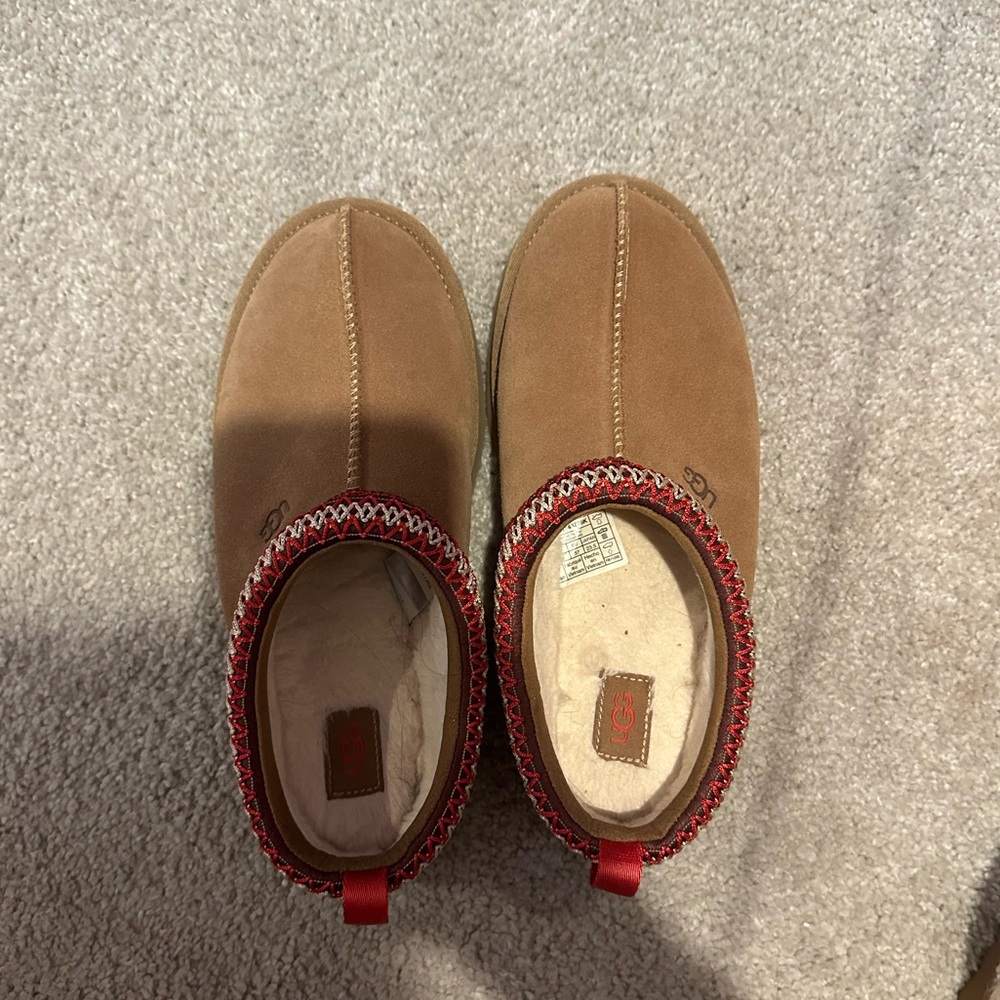 UGG Tasman chestnut kids size 5 (adult 7)